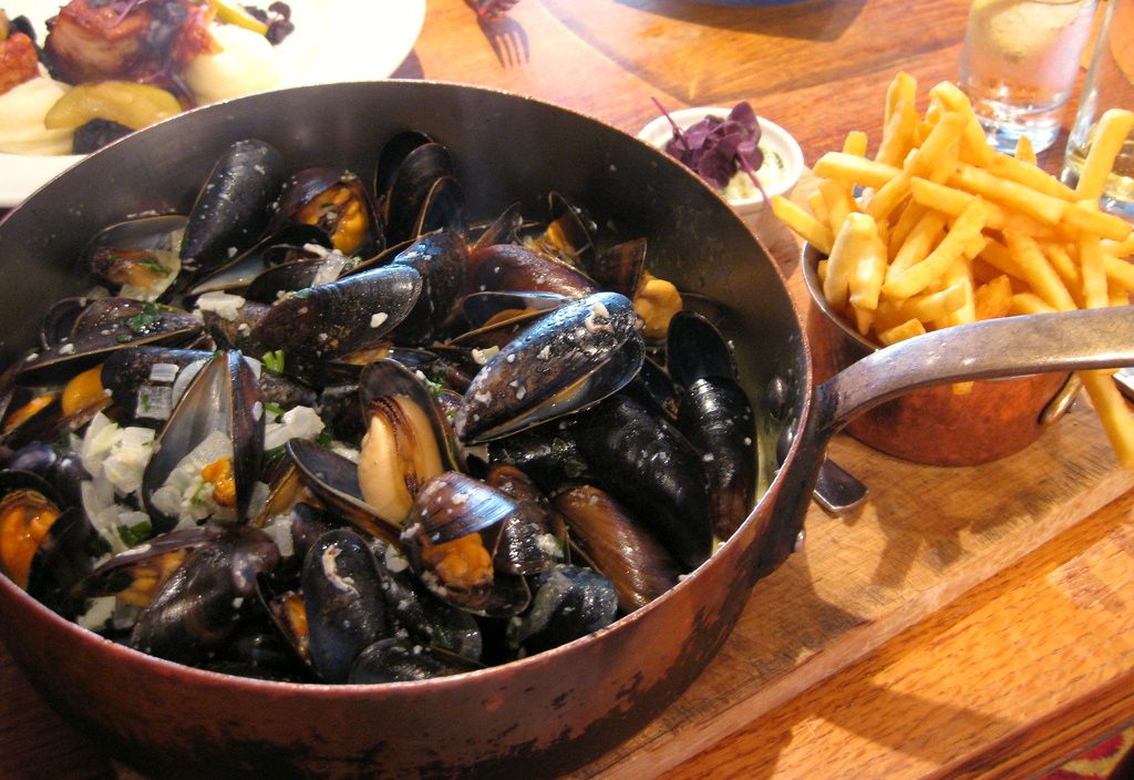 Muscadet food pairing with Mussels - Moules Frites